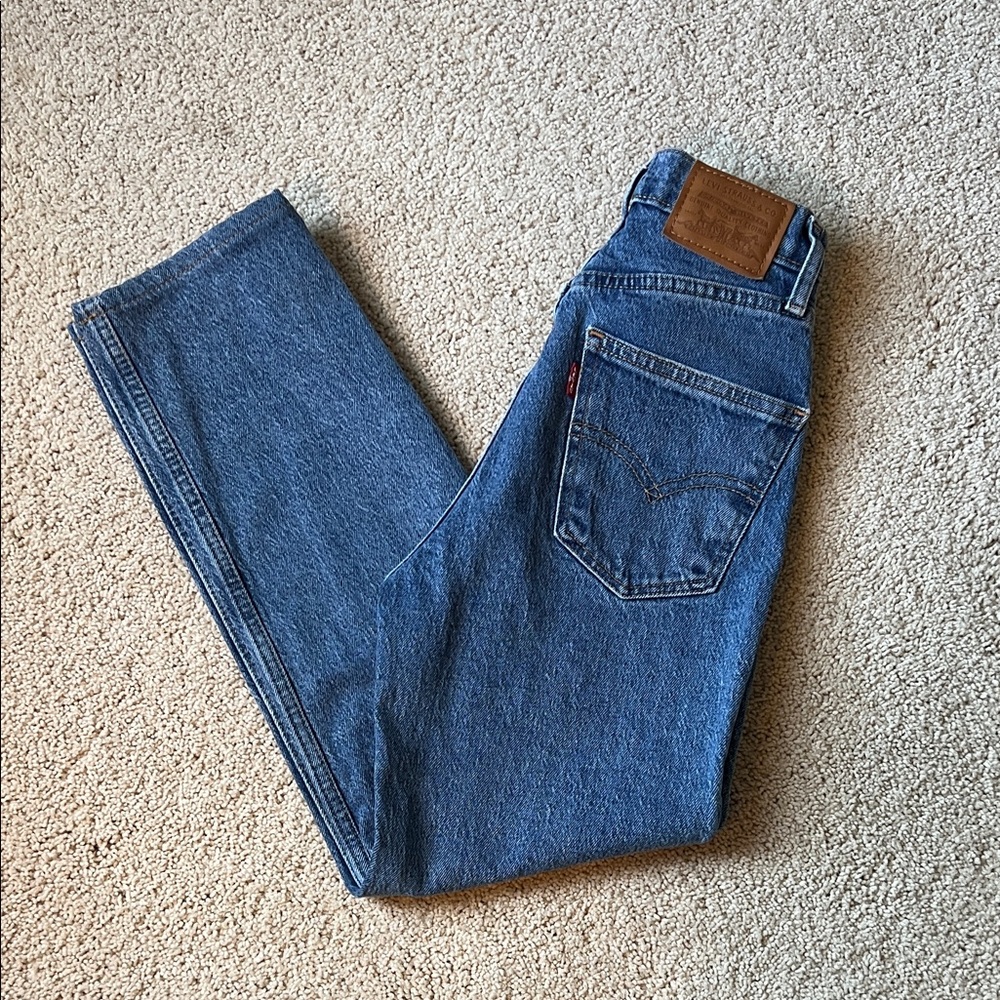 Levi’s Premium 70’s High Slim Straight Jeans – Size 23 – Medium Wash